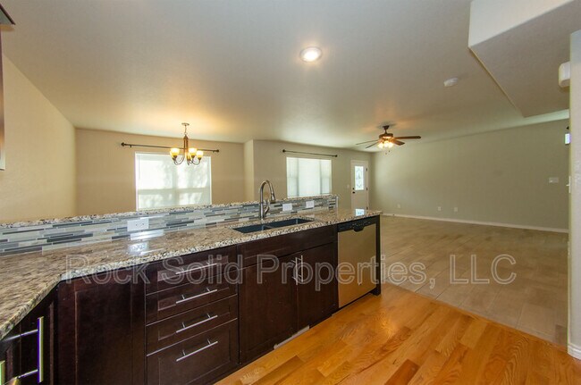 Building Photo - 1031 Old Town Ln