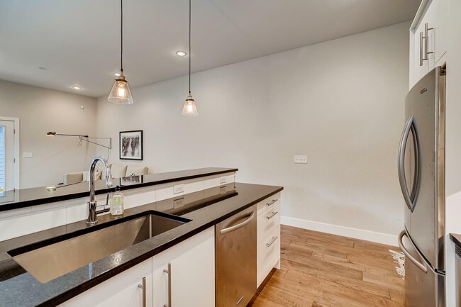 Building Photo - 534 S Lincoln St