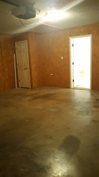 Building Photo - 1229 Lakeview Estates Dr