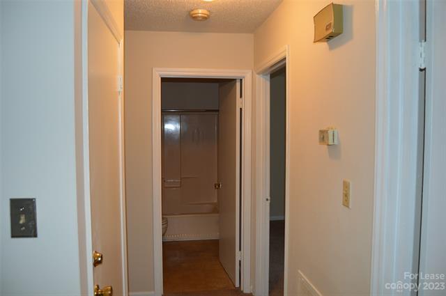 Building Photo - 221 Kelly St