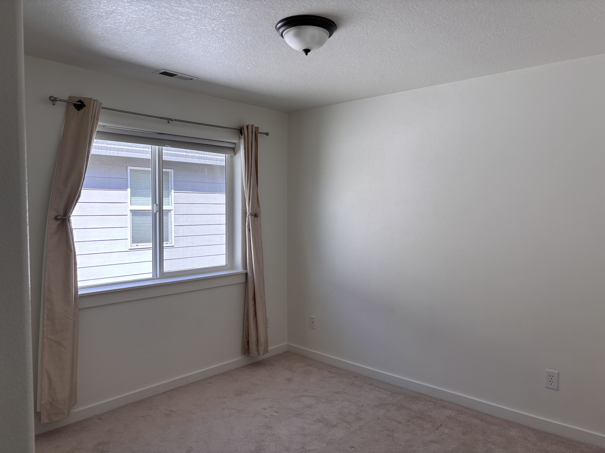 Building Photo - 4128 SW Dalton Pl