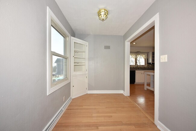 Building Photo - 309 W Washington St