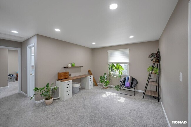 Building Photo - 1321 S Lansing Ct