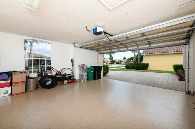 Building Photo - 665 SW Lake Charles Cir