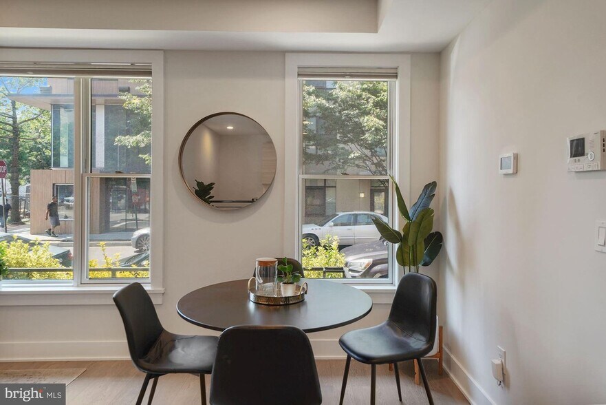 Building Photo - 703 Newton Pl NW