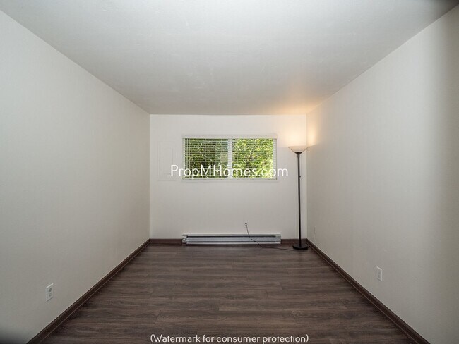 Building Photo - 5008 SE Woodward St