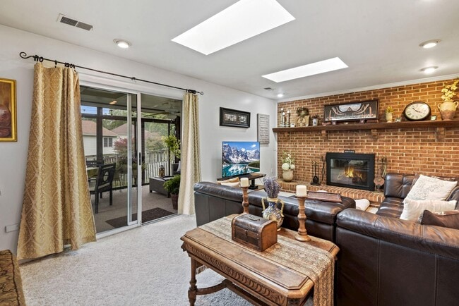 Building Photo - 2131 Silentree Dr