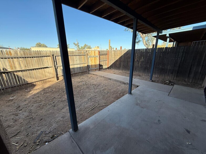 Building Photo - 2419 N Geronimo Ave