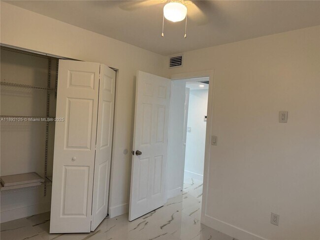 Building Photo - 9726 Hammocks Blvd