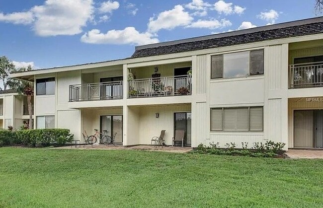 Building Photo - 29300 Bay Hollow Dr