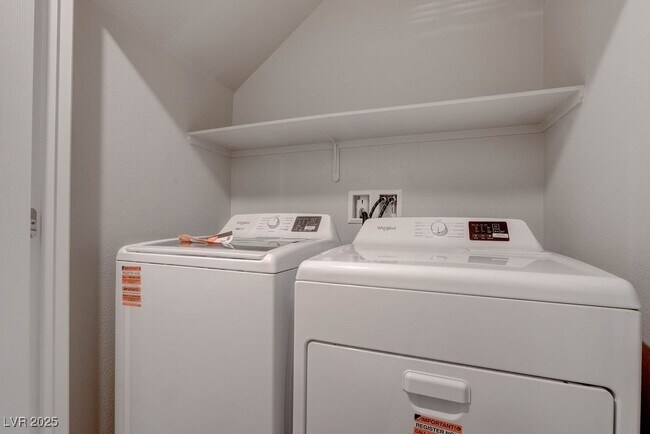 Building Photo - 483 Ylang Pl