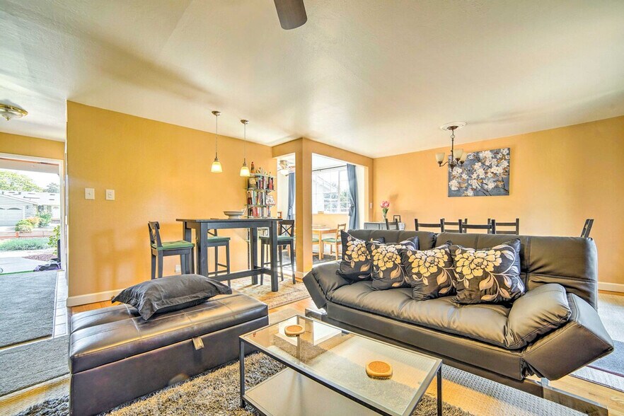 Building Photo - 2475 Armstrong Pl