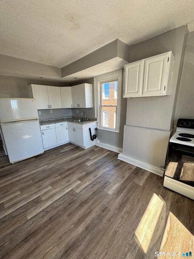 Building Photo - 107 Hamilton St