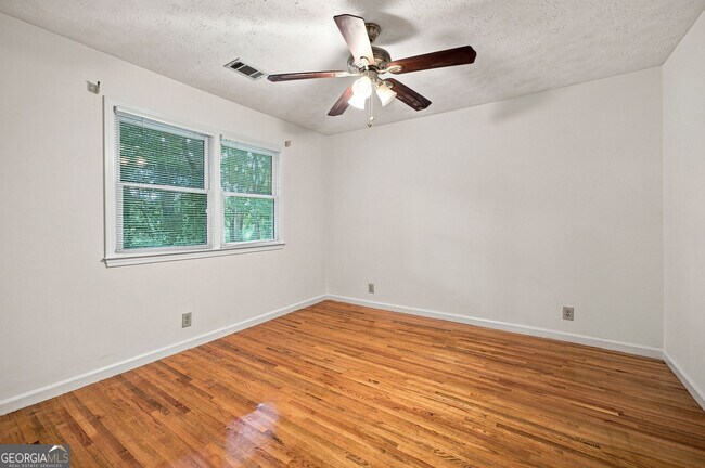 Building Photo - 965 Millbrook Ct