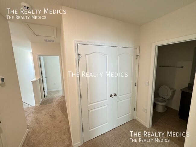 Building Photo - 2331 Gifford Dr