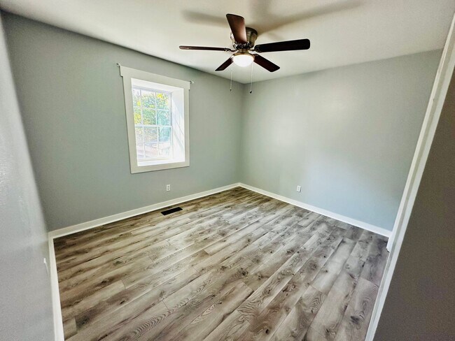 Building Photo - An Amazing West Little Rock Home, Close To...