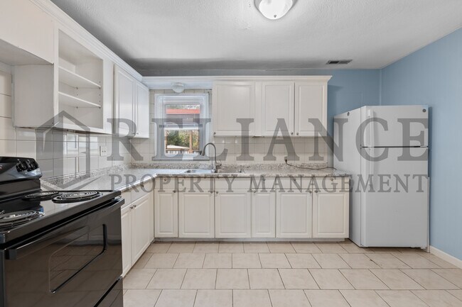 Building Photo - 1249 N Pershing St