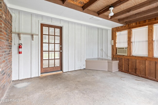 Building Photo - 119 Gordon Crockett Dr