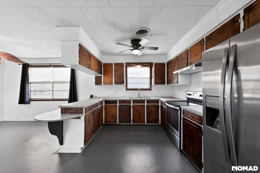 Building Photo - 251 School Rd