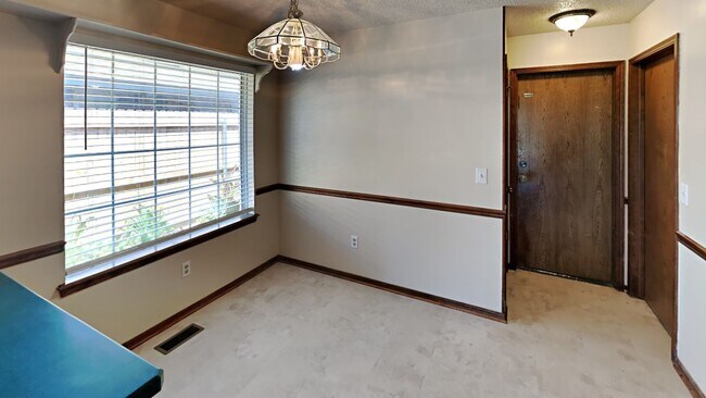 Building Photo - Very Nice 3 Bedroom 2 Bath Home in Yukon Schools