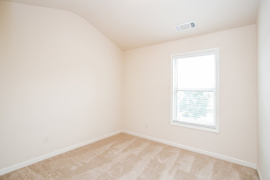Building Photo - 2279 Baywood Tree Ln