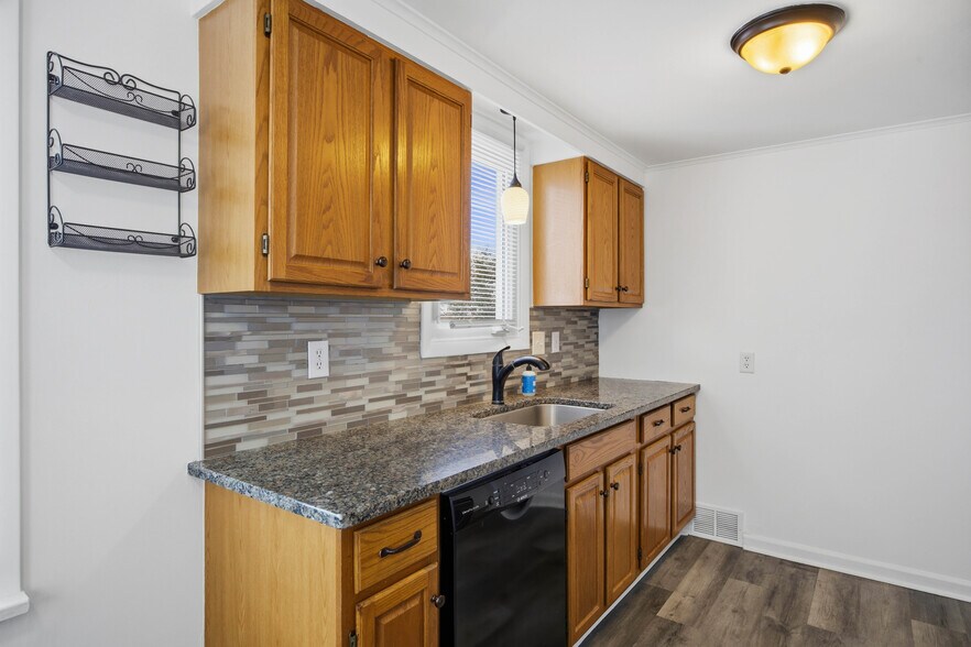 Building Photo - 406 Tarrington Rd