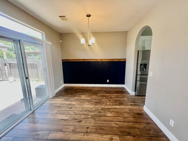 Building Photo - 1605 Paseo Flores Dr