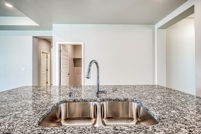 Building Photo - 916 Pettus Pl
