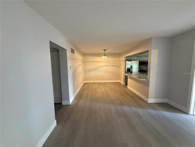 Building Photo - 4700 Cove Cir