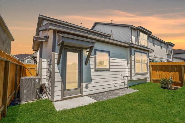 Building Photo - 27935 Western Crk Ct