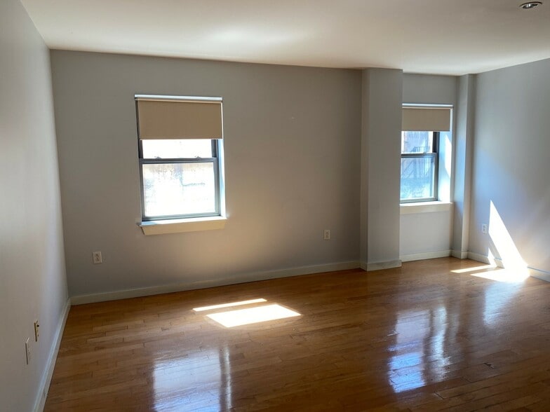 Building Photo - 534 Commonwealth Ave