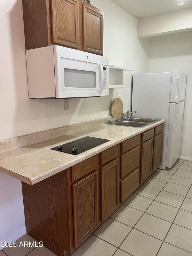 Building Photo - 3922 E Del Rio Dr