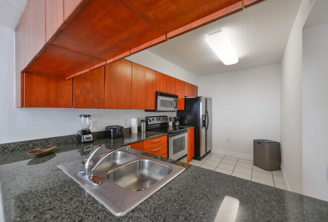 Building Photo - 1 SE 12th St