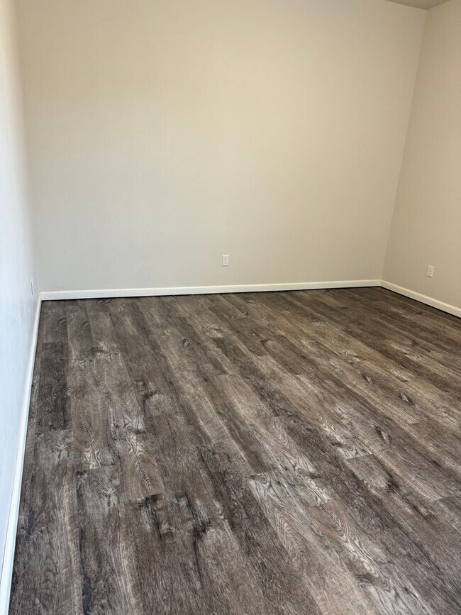 Building Photo - 3 Bed 2 bath with an office in The Enclave