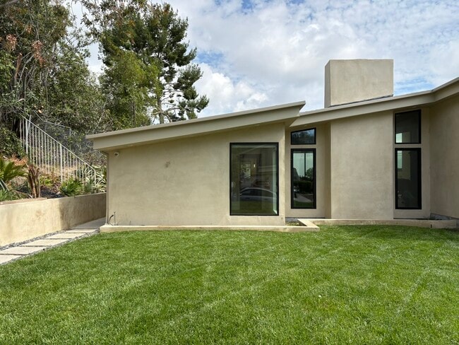 Building Photo - 4236 Ellenita Ave