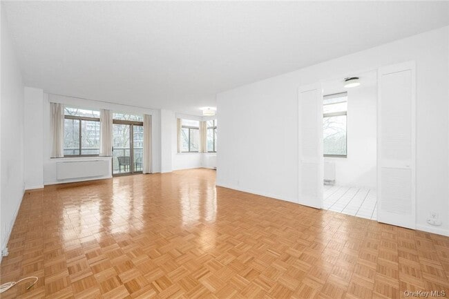 Building Photo - 35 N Chatsworth Ave