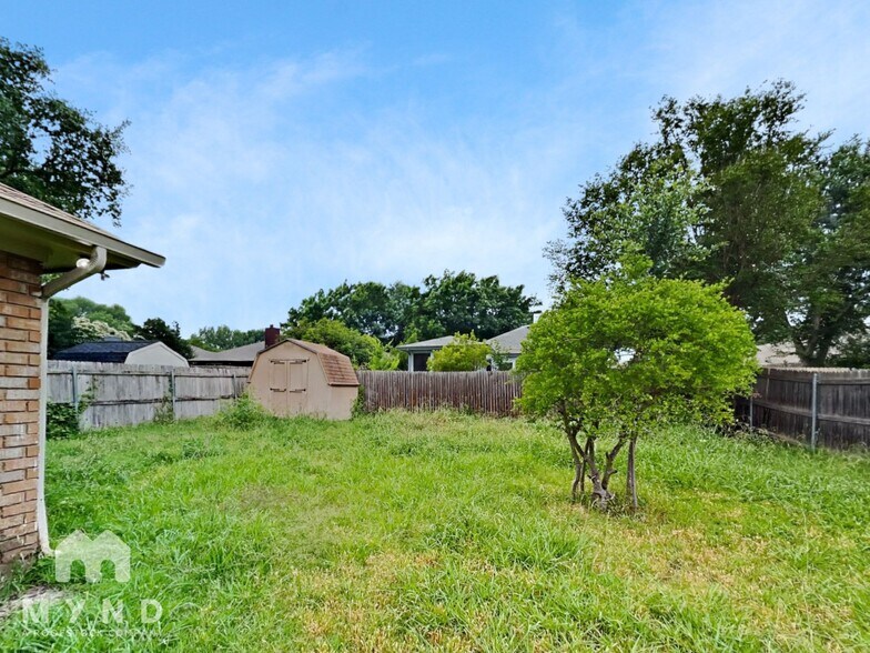 Building Photo - 1509 Brook Forest Dr