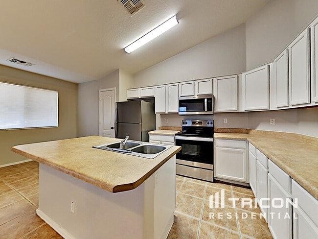 Building Photo - 3332 W Wayland Dr