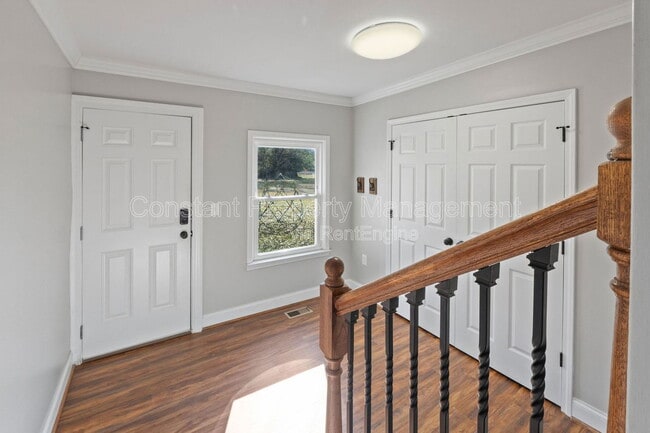 Building Photo - 138 Main St