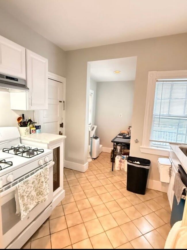 Building Photo - Desirable apartment in Brighton