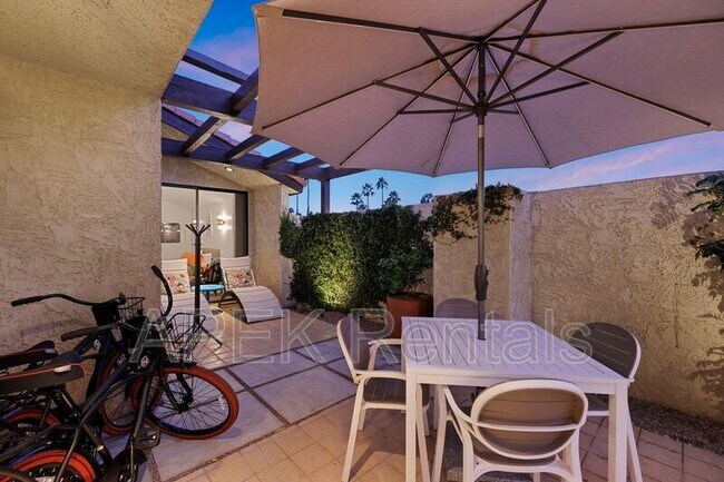 Building Photo - 1317 E Amado Rd