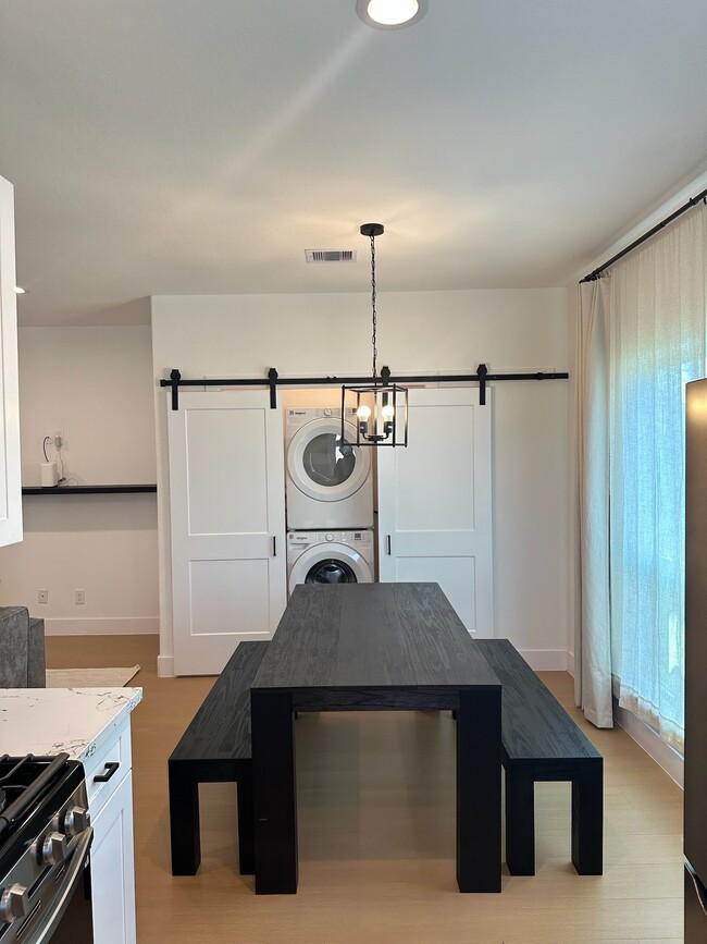 Building Photo - 5774 Heron Dr