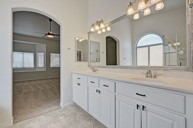 Building Photo - Beautiful 3 Bedroom Single Story Home in A...