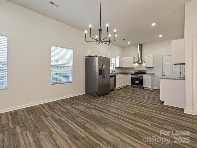 Building Photo - 1349 Russell St