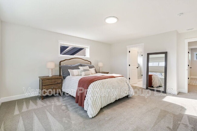 Building Photo - 746 SE 38th St