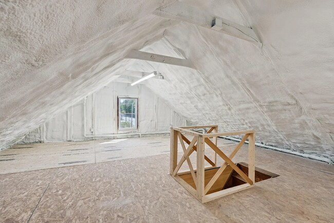Building Photo - Modern Comfort Meets Country Charm in Cumb...