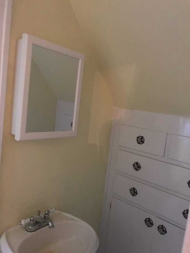 Building Photo - 566 E Sebewaing St