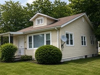 Building Photo - Spacious 3 Bedroom Home