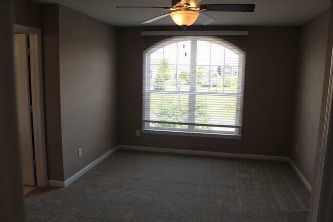 Building Photo - Absolutely Gorgeous 5 BR Estate Home in Br...