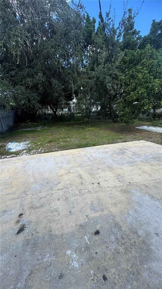 Building Photo - 901 NW 116th St